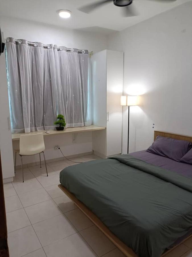 Apartment Feel-hibiscus