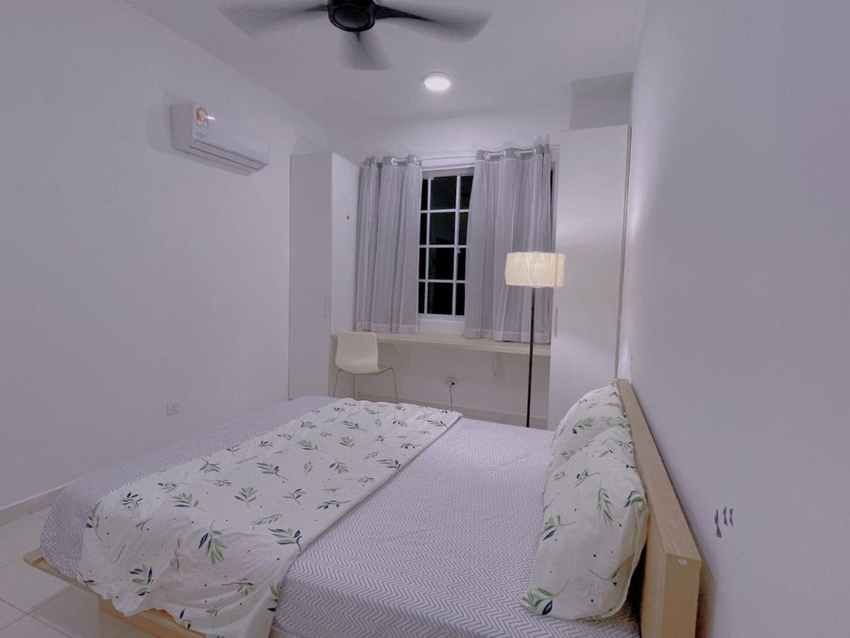Apartment Feel-hibiscus *